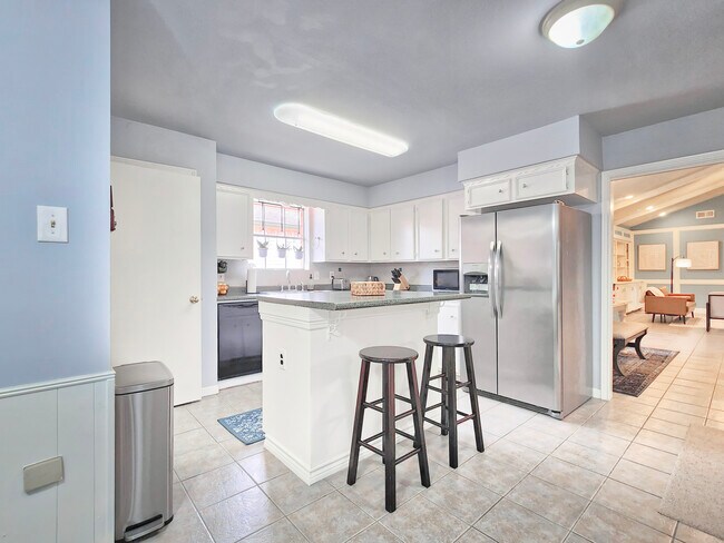 Building Photo - 7839 Bankside Dr