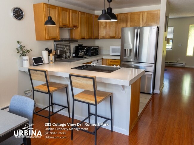 Foto del edificio - Two Bedroom Townhouse with Private Patio and Community Pool