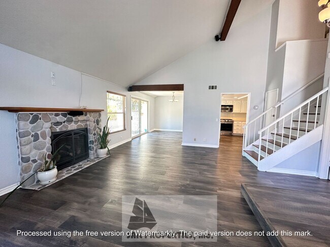 Foto del edificio - Modern La Cuesta Corner Townhome Near Down...
