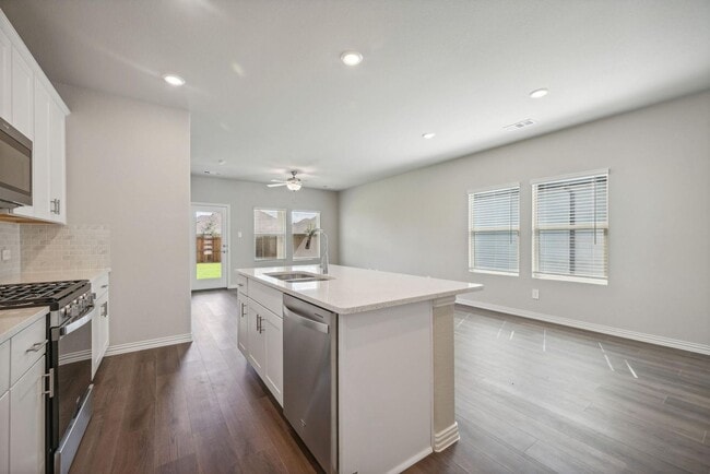 Foto del edificio - 706 Hemingway Ln