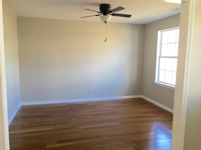 Building Photo - 108 Bent Oak Trail