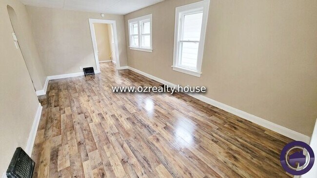 Building Photo - 149 Corinth St