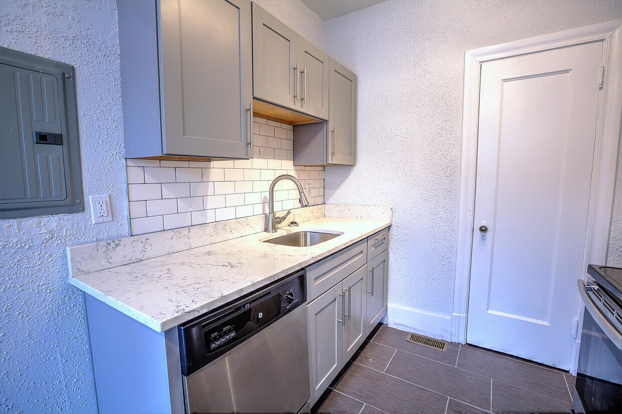 Foto principal - 7355 Lindell Blvd