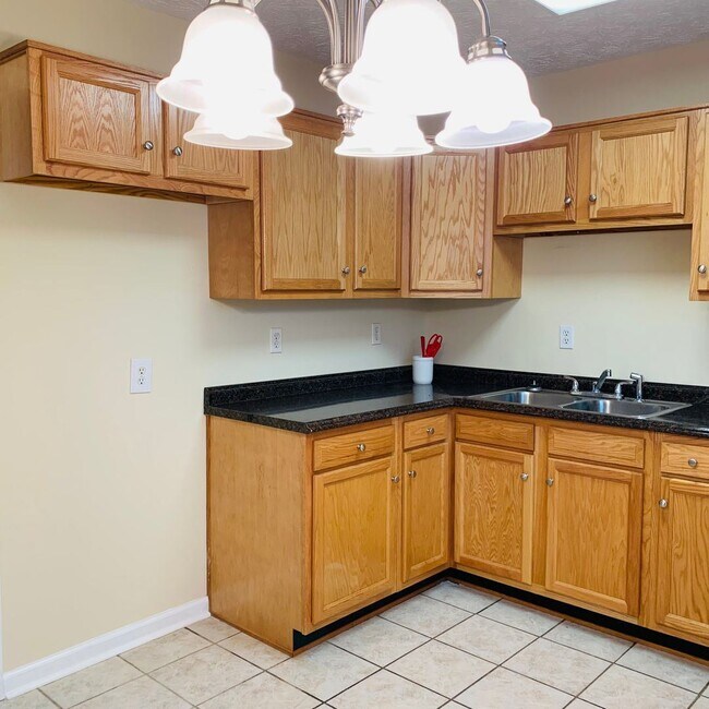 Building Photo - 3 br, 1 bath House - 3700 Freedom Way