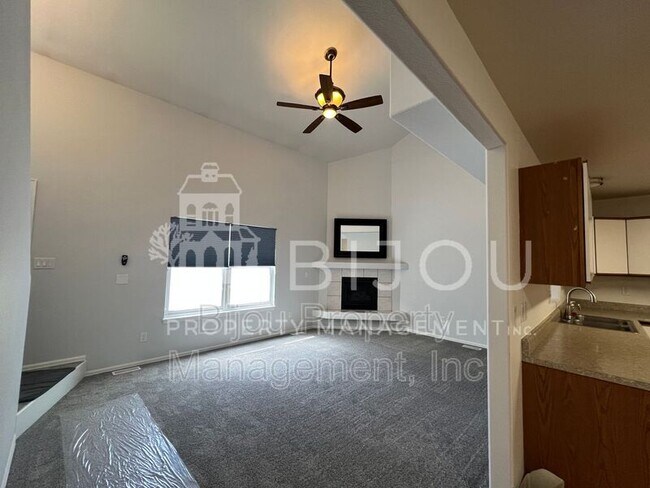 Building Photo - 6533 Foxdale Cir