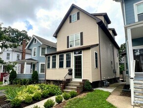 Building Photo - 60 Montague Pl