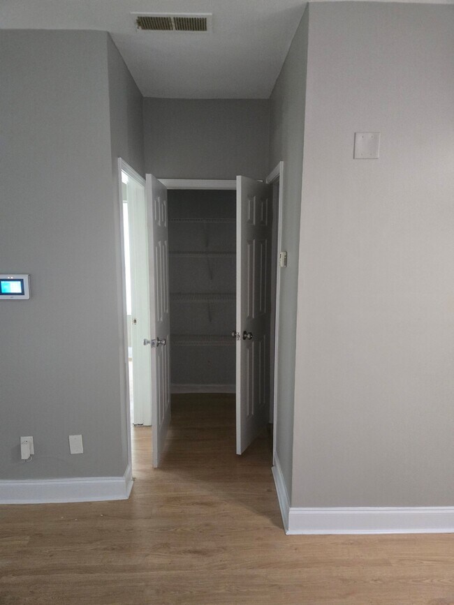 Foto del edificio - 492 Pierce Ave NW