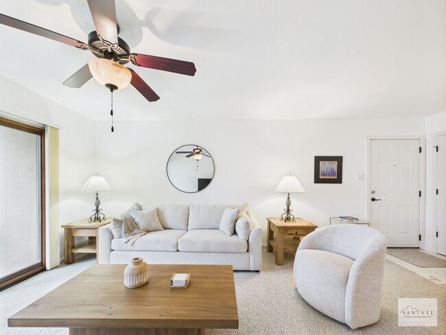 Foto del edificio - Fully Furnished Condo Available Now!