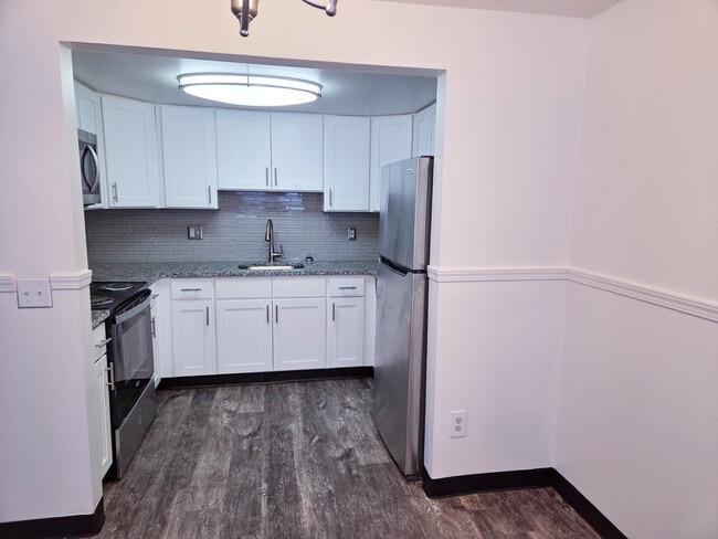 Foto del edificio - Dixon Manor Apartment Homes