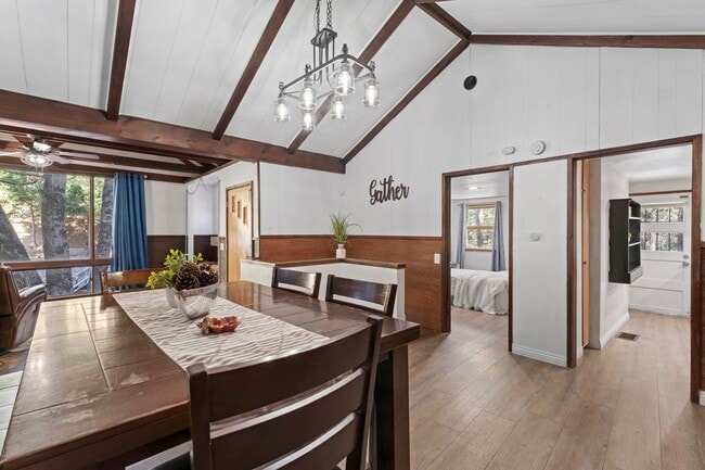 Building Photo - 407 S Dart Canyon Rd