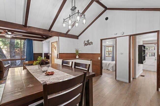 Foto del edificio - 407 S Dart Canyon Rd