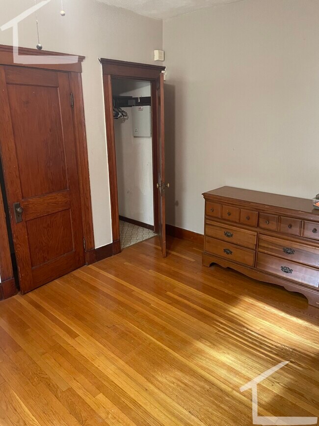 Foto del edificio - 176 Powder House Blvd