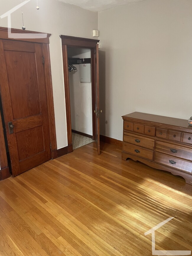 Building Photo - 176 Powder House Blvd