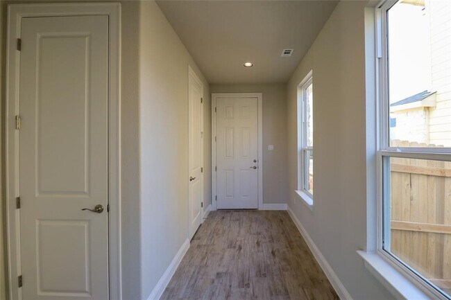 Foto del edificio - 124 Free Stone Dr