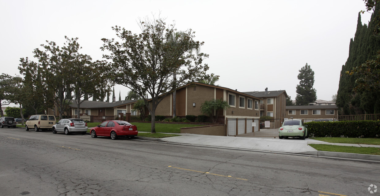 Building Photo - Cinnamon Creek Apartments