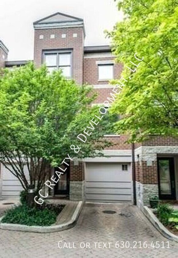 Primary Photo - 2730 N Greenview Ave