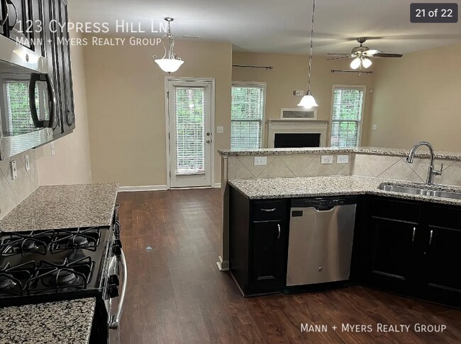 Foto del edificio - 123 Cypress Hill Ln