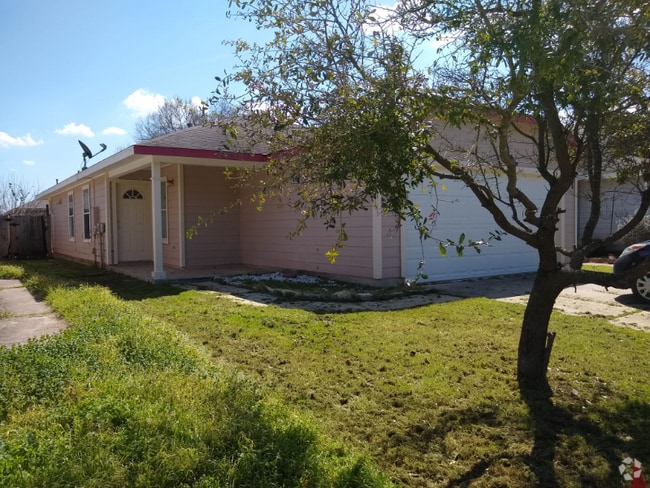 Building Photo - 3205 Crownover St