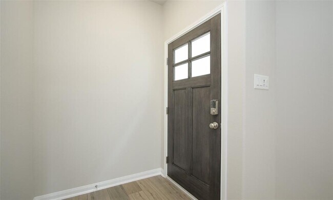Building Photo - 16005 Hilltop Oak Dr