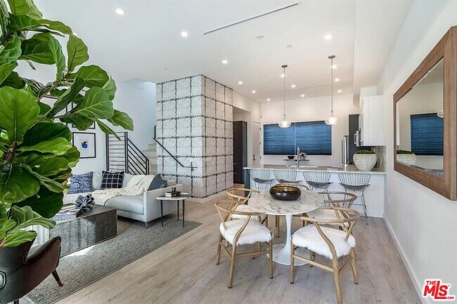 Foto del edificio - 1002 N Hudson Ave