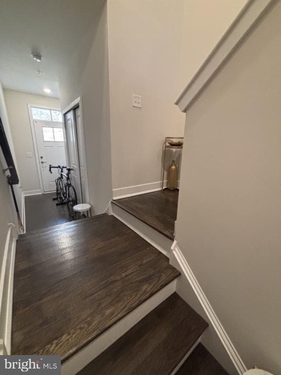 Building Photo - 983 Skylar Ct.