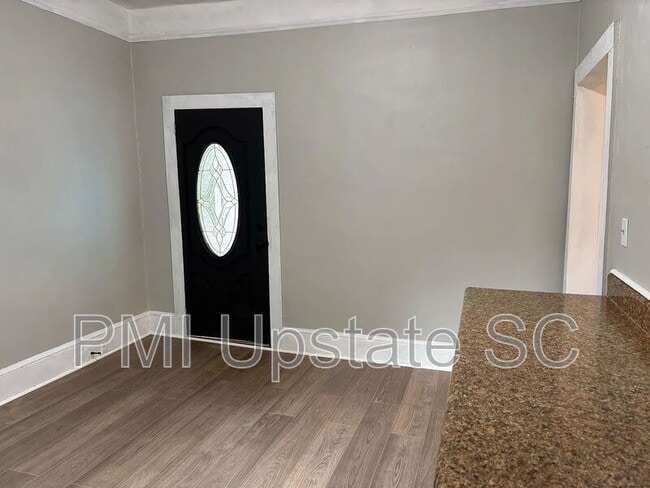 Photo - 10 E Main St House