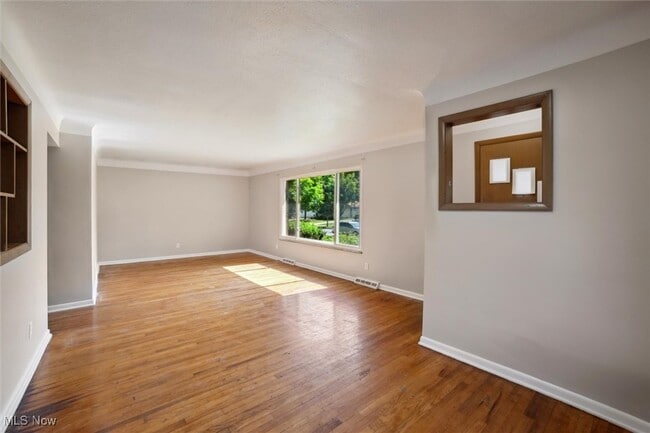 Building Photo - 5440 E 141st St