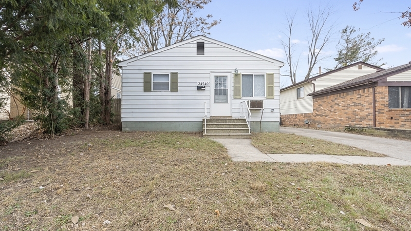 Foto principal - 24540 Hass St