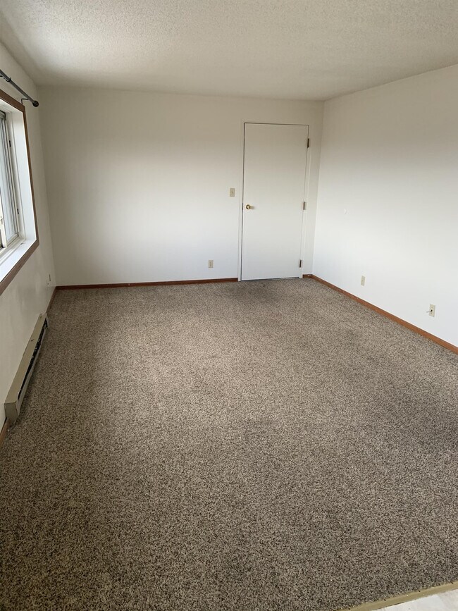 Building Photo - 2553 Southridge Dr