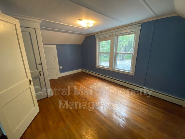 Building Photo - 206 N River Rd