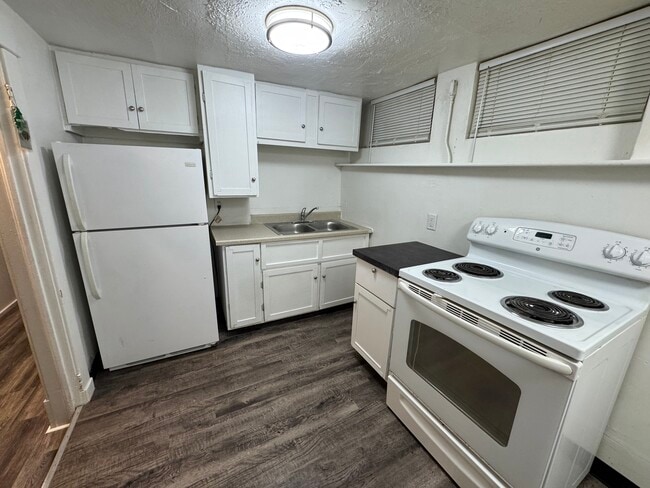 Kitchen - 845 W Whitman St