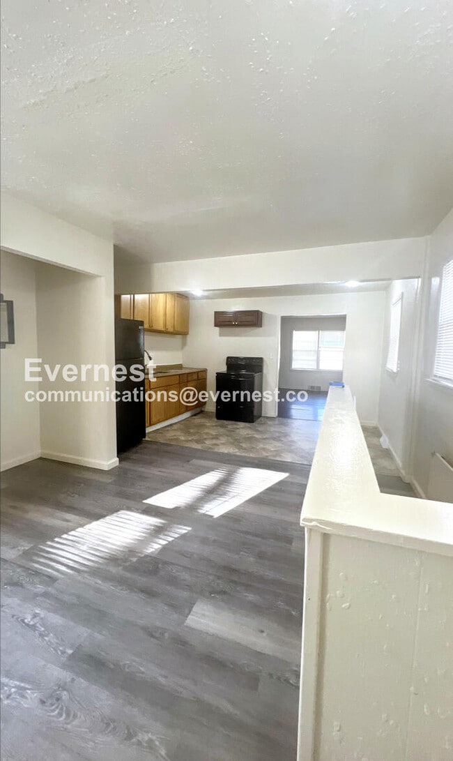 Foto del edificio - 4 Bed/1 Bath Home with Fenced Yard / Pet-Friendly / Vouchers Accepted / Available Now!