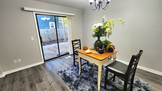 Building Photo - 627 Michigan St