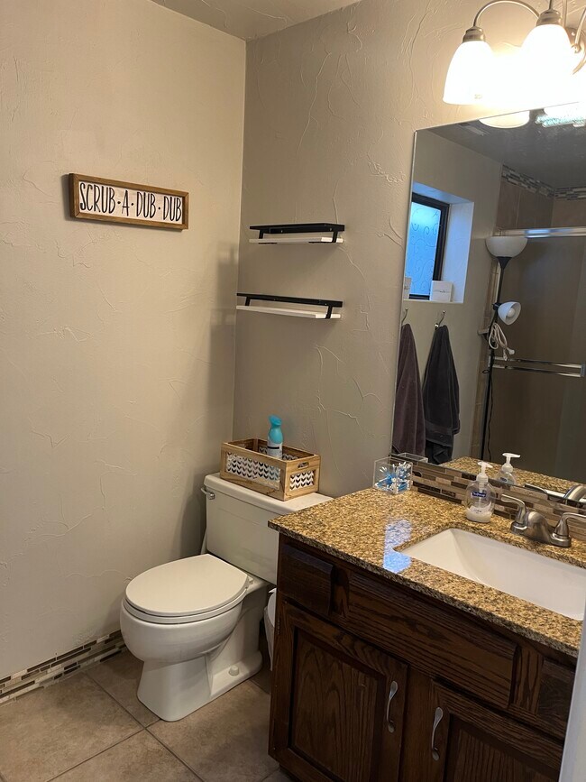 Foto del edificio - 6170 Castlewood Ln