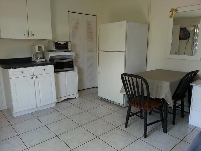 Foto del edificio - 1568 NE 45th St