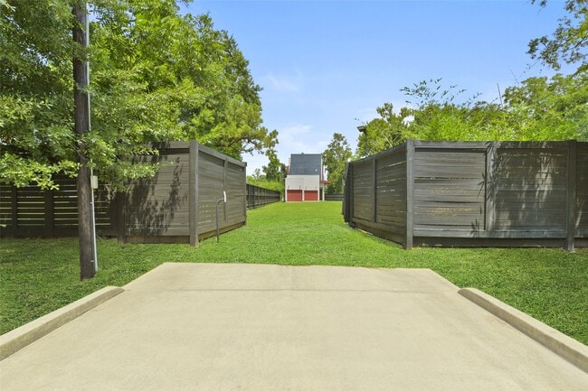 Building Photo - 1250 Paul Quinn St