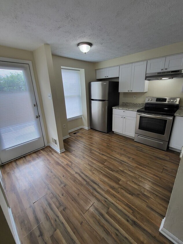 Primary Photo - Bright and Welcoming!