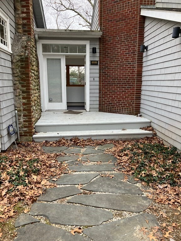 121 Seymour St Unit 1, Concord, MA 01742 Room for Rent in Concord, MA