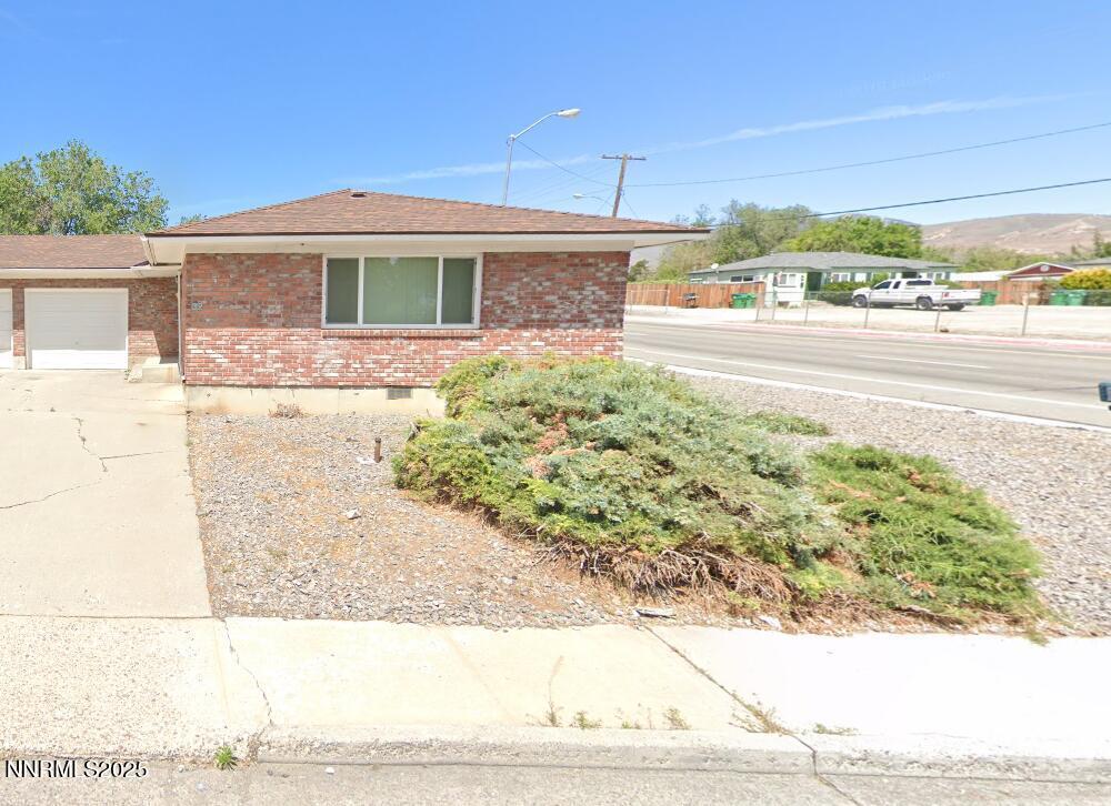 Primary Photo - 685 Genoa Ave