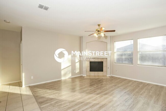 Foto del edificio - 5 Bedroom Pet-Friendly Home in Arlington, TX with Main Street Renewal