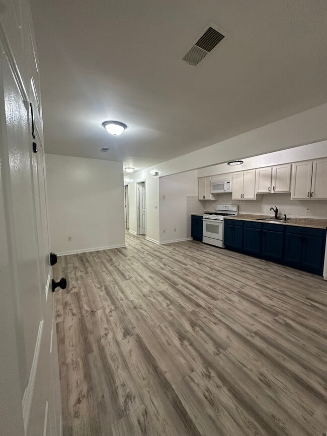 Kitchen /Dinning Room - 197 N 5th St