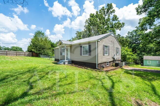 Building Photo - Charming 3-Bedroom Home in a Quiet, Convenient Neighborhood!