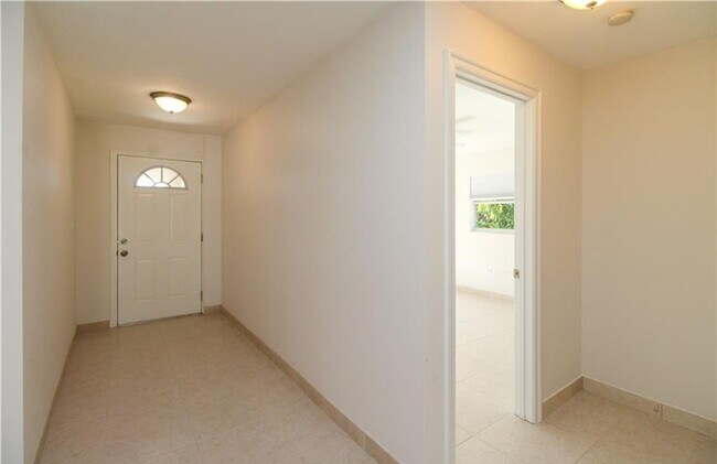 Foto del edificio - 2/2 ANNUAL UNFURNISHED HOME - Big Yard with New Fence in Naples Park! – Quick Move-In, No HOA