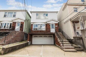 Building Photo - 109 Hague St