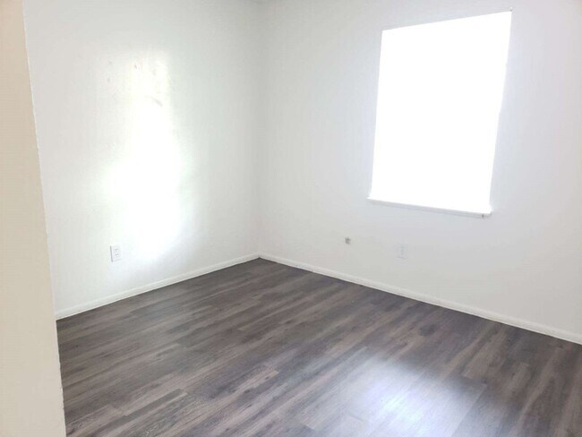 Foto del edificio - 8529 Channelview Cir