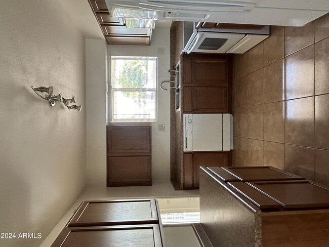 Building Photo - 11430 N Capri Dr