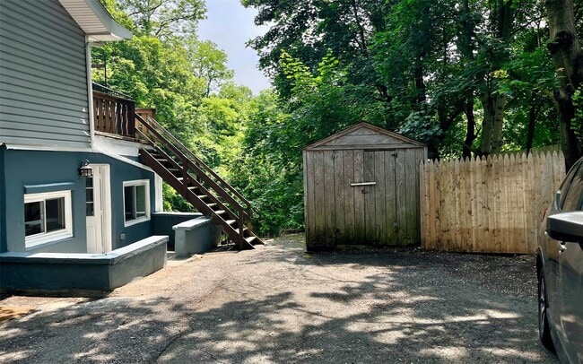 Building Photo - 376 Saw Mill River Rd