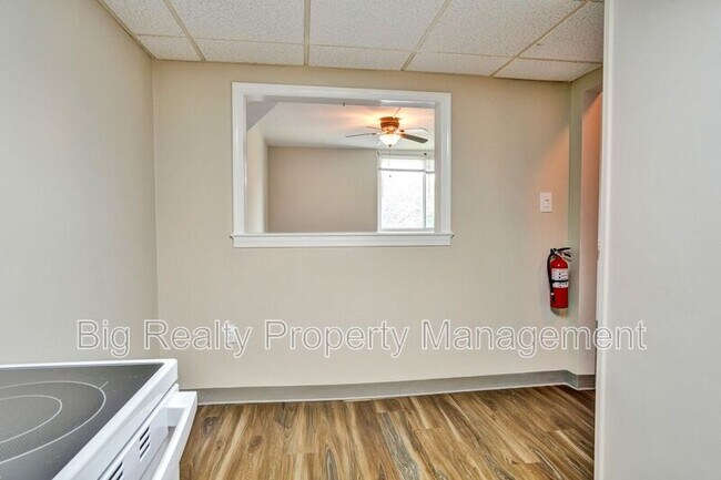 Foto del edificio - 3323 Forest Ln