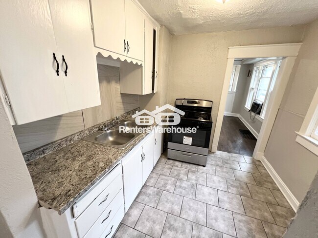 Foto del edificio - 2446 Quincy St