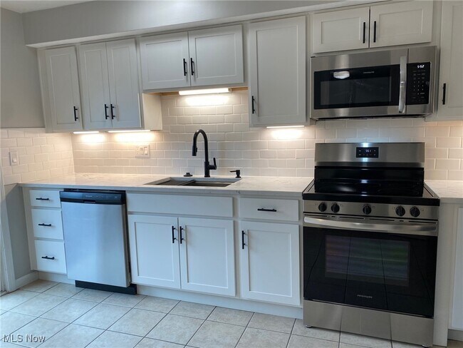 Building Photo - 2581 Shakespeare Ln